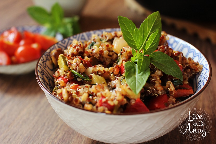 Zeleninová quinoa se salátem | Zdravě do plavek